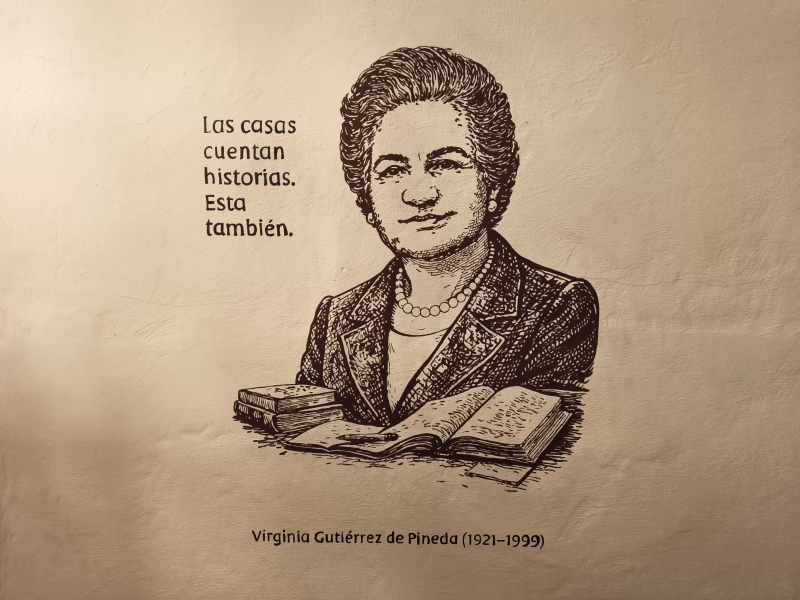 Mural de Virginia Gutiérrez de Pineda en CHINOME HOSTAL